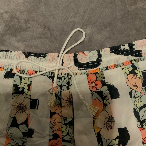 Victoria Secret Shorts - Picture 2 of 4